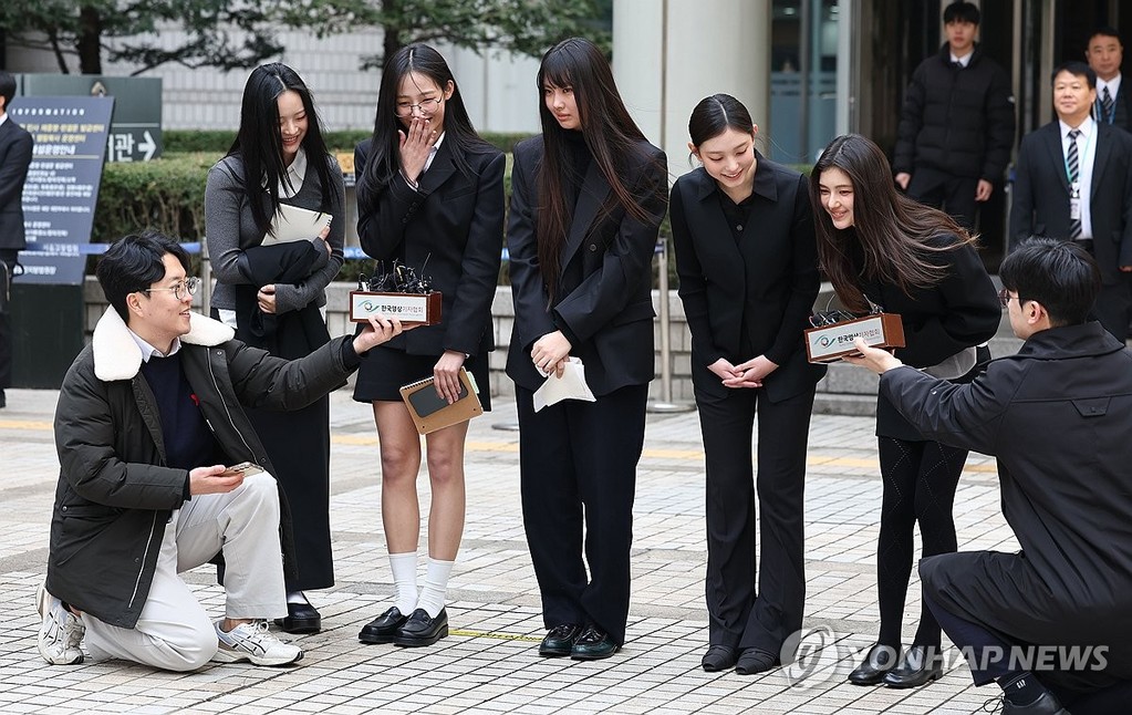 작년 5월 '어도어 활동금지 가처분' 법정출석 마친 뉴진스(NJZ) [연합뉴스 자료사진. 재판매 및 DB 금지]
