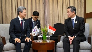 S. Korean defense chief agrees to expand defense cooperation with Singapore, Vietnam