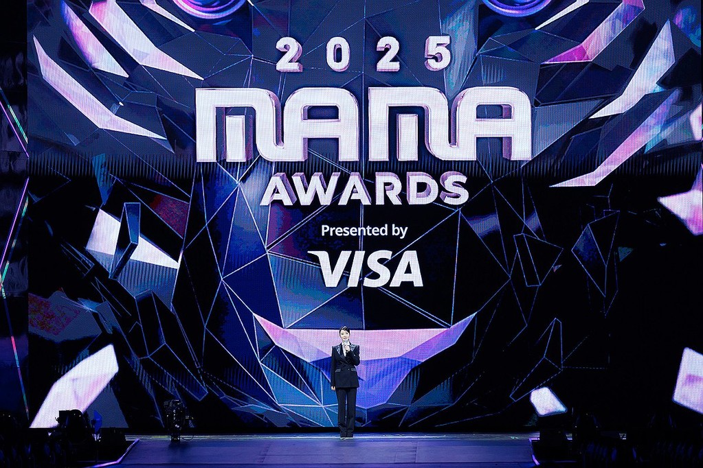 2026 MAMA(마마) 어워즈 (서울=연합뉴스) 대중음악 시상식 '2025 마마 어워즈'가 홍콩 대형 화재 참사를 애도하는 분위기 속에 이틀째 공연을 이어갔다.
    [CJ ENM 제공. 재판매 및 DB 금지] photo@yna.co.kr