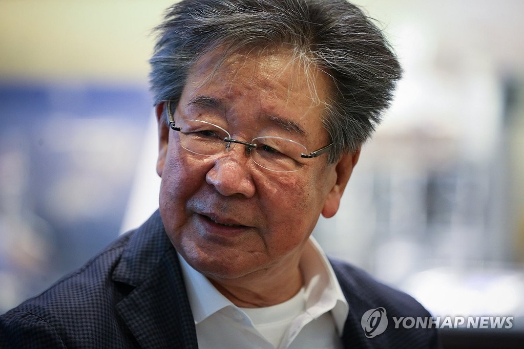 '영원한 수사반장'·'국민 아버지' 최불암 별세…향년 87세 (서울=연합뉴스) 한국의 아버지상을 대표해 '국민 아버지'로 불린 배우 최불암(본명 최영한)이 별세했다. 향년 87세.
    30일 방송계에 따르면 최불암은 서울 강서구의 한 병원에서 입원 치료 중 29일 밤 10시께 세상을 떠났다. 사진은 2015년 11월 3일 연합뉴스와 인터뷰하는 모습. 2026.10.30 [최불암 측 제공. 재판매 및 DB 금지] photo@yna.co.kr