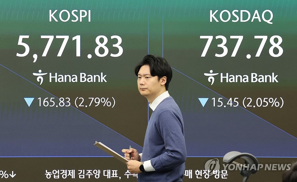 Financial data is shown on a screen in the dealing room of Hana Bank in central Seoul after the market opened on Oct. 30, 2026. (Yonhap)