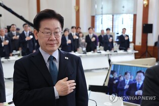 Lee's approval rating falls back to 39 pct: poll