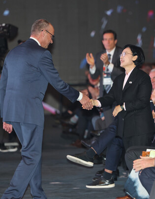 German chancellor meets PM