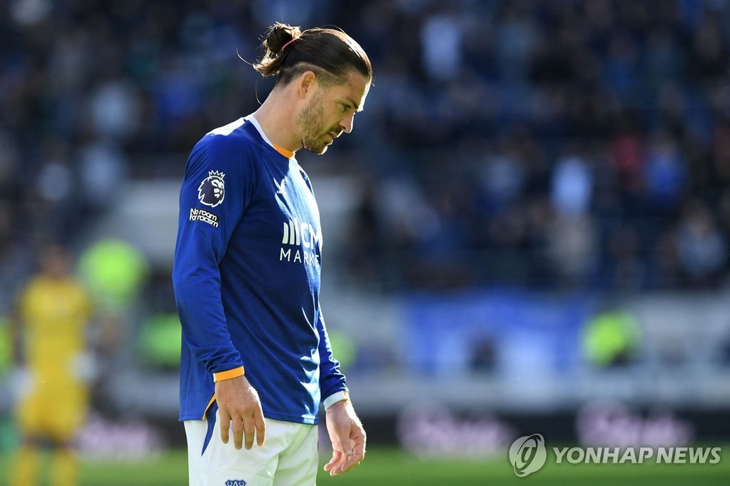 고개 숙인 그릴리시 [AFP=연합뉴스]