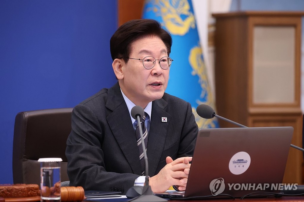 President Lee Jae Myung speaks during a Cabinet meeting at Cheong Wa Dae on Oct. 27, 2026. (Yonhap)