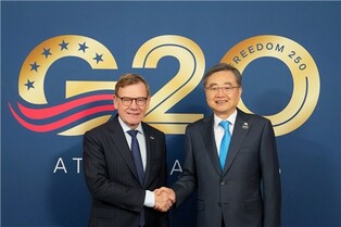 S. Korea's top diplomat discusses ties with German, Polish counterparts
